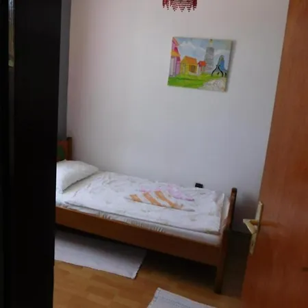 Ana Apartment *